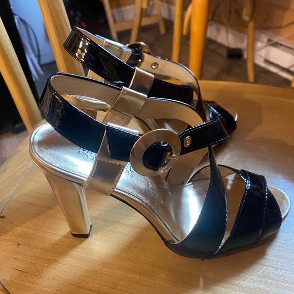 Vintage Michael by Michael Kors Patent Sandal Size 6M - Picture 1 of 6